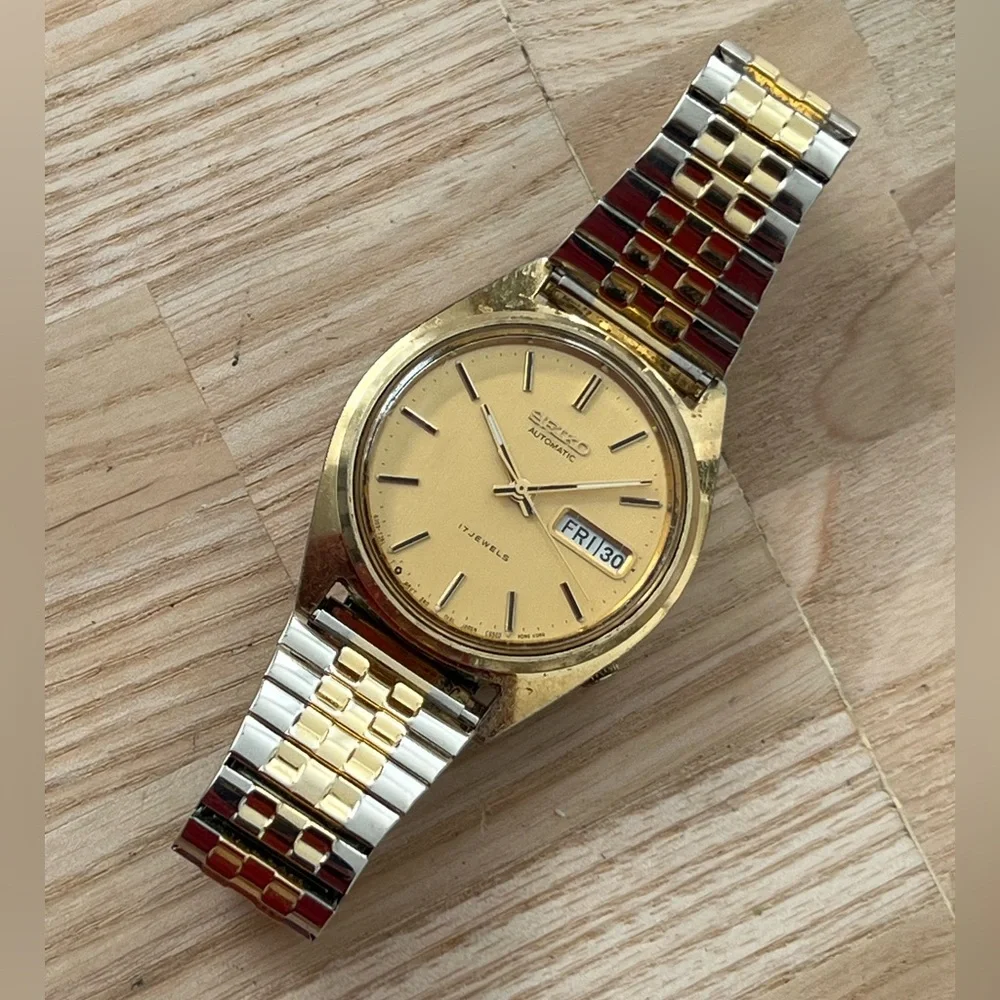 Seiko Automatic 17 Jewels Vintage Men’s Watch Two-Tone Bracelet Gold Dial